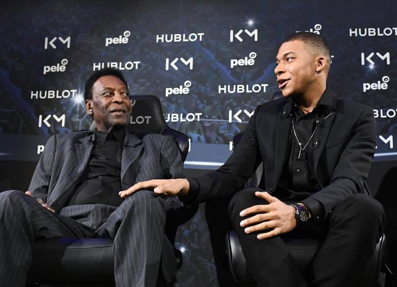 Reunión entre Pele y Kylian Mbappé en París para un tema publicitario. FOTO AFP