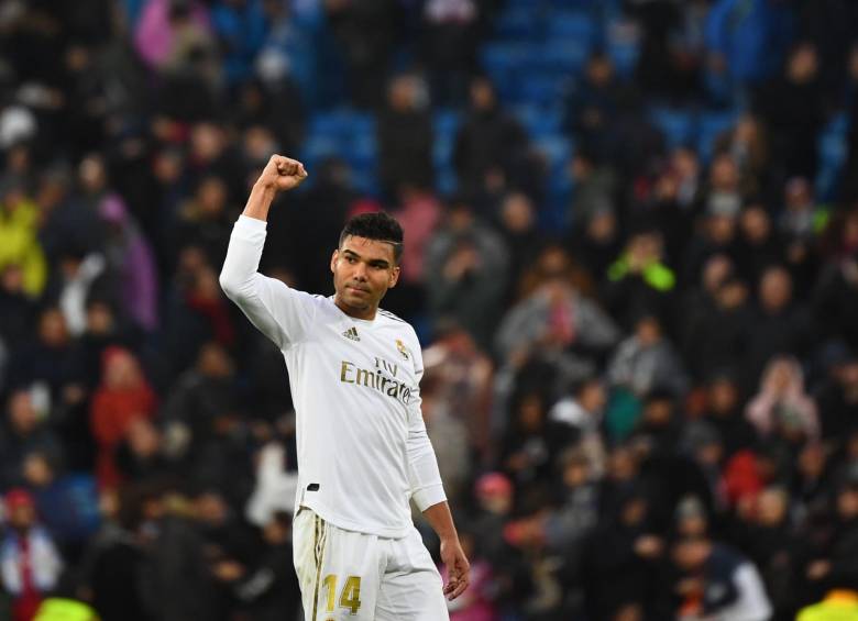 Un doblete del brasileño Casemiro permitió al Real Madrid derrotar al Sevilla por 2-1, este sábado en la vigésima jornada de la liga española. Foto: AFP. 