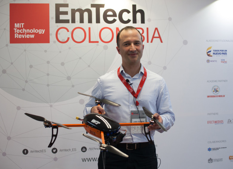 Jaime Escobar diseña la configuración aerodinámica y mecánica de los drones. FOTO Cortesía