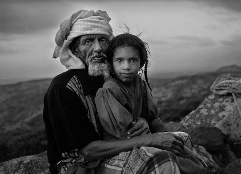 Cheij Mohamed y su nieta en la Isla de Socotra. Foto: cortesía Jordi Esteva 