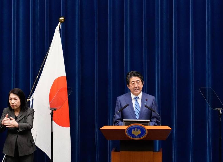 El primer ministro japonés Shinzo Abe prometió que Tokio organizará como está previsto en julio los Juegos Olímpicos, pese a las dudas provocadas por la pandemia del nuevo coronavirus, que ha motivado el aplazamiento o cancelación de numerosos eventos deportivos en todo el mundo. Foto: EFE.