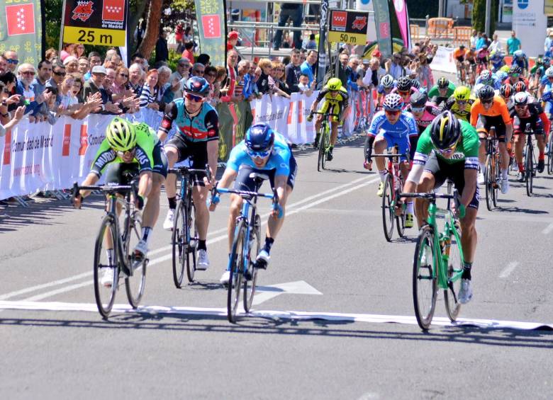 Así fue el cerrado duelo por el triunfo este sábado en la carrera madrileña. Soto (derecha) fue el ganador. FOTO TWITTER MOVISTAR