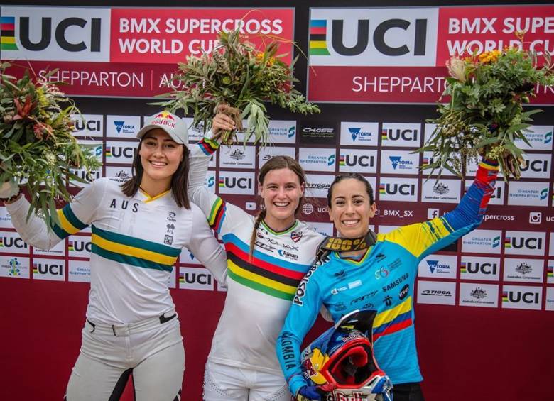 Mariana escoltó a la norteamericana Alise Willoughby (GW), actual Campeona Mundial y a la local Saya Sakakibara, quien ingresó segunda. FOTO FEDECICLISMO