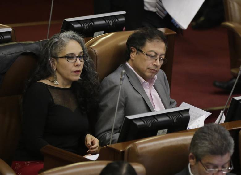 María José Pizarro y Gustavo Petro firmaron la carta para solicitar reunión con Duque. FOTO COLPRENSA