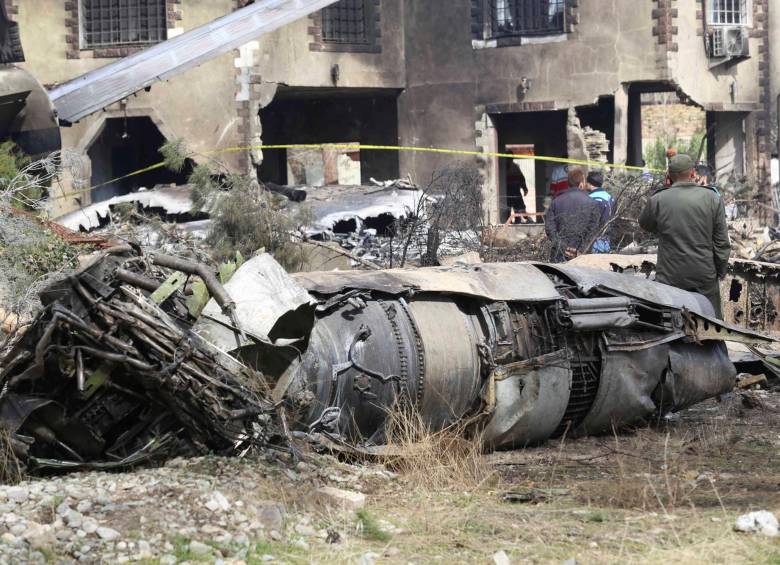 La vivienda junto a la que se incendió el avión estaba vacía. FOTO REUTERS