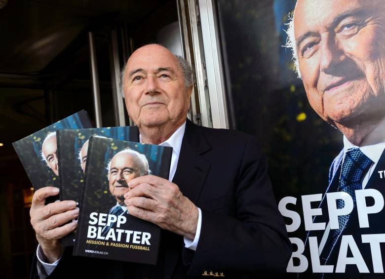 El expresidente de la Fifa Joseph Blatter presentó su biografía “Sepp Blatter. Misión y pasión por el fútbol”. FOTO AFP