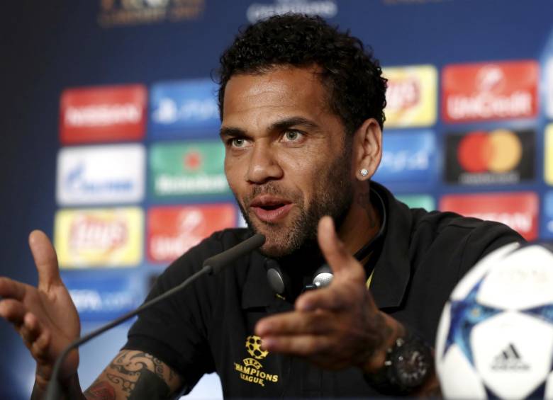 Real Madrid ganó final del 98 con gol en fuera de juego: Dani Alves