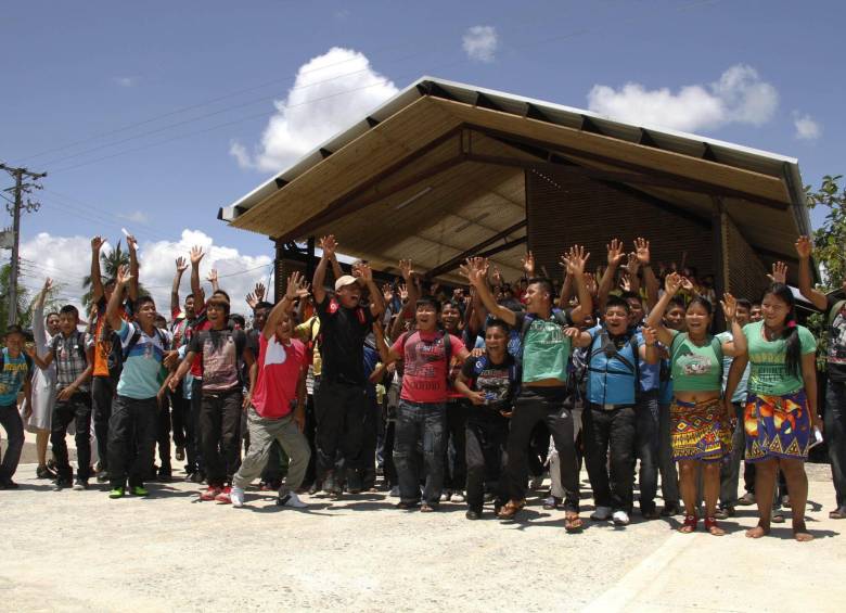 La Institución Educativa Emberá costó $3.113 millones, con apoyo del sector privado. Allí estudian niños y jóvenes de 38 comunidades indígenas de Vigía del Fuerte, Murindó y Bojayá (Choco). FOTO cortesía