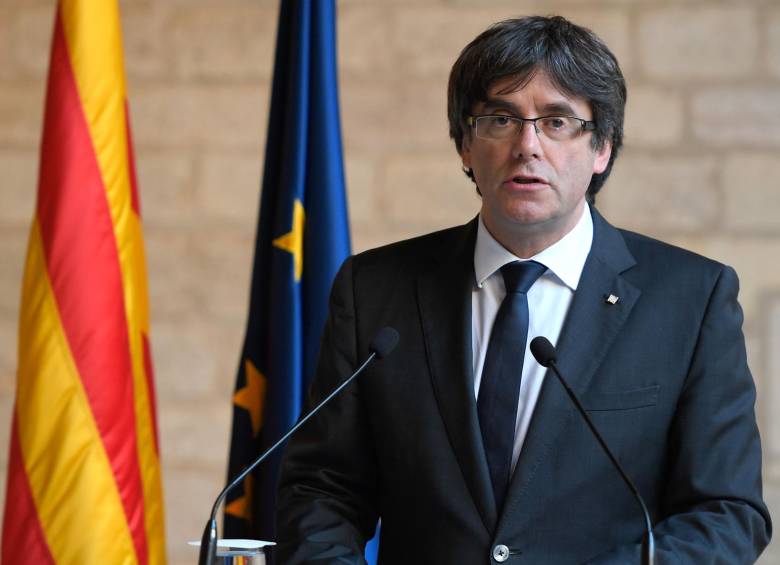 El presidente catalán se rehusó a hacer caso a Madrid. La negativa a convocar comicios podría implicar fin de autonomía. FOTO afp