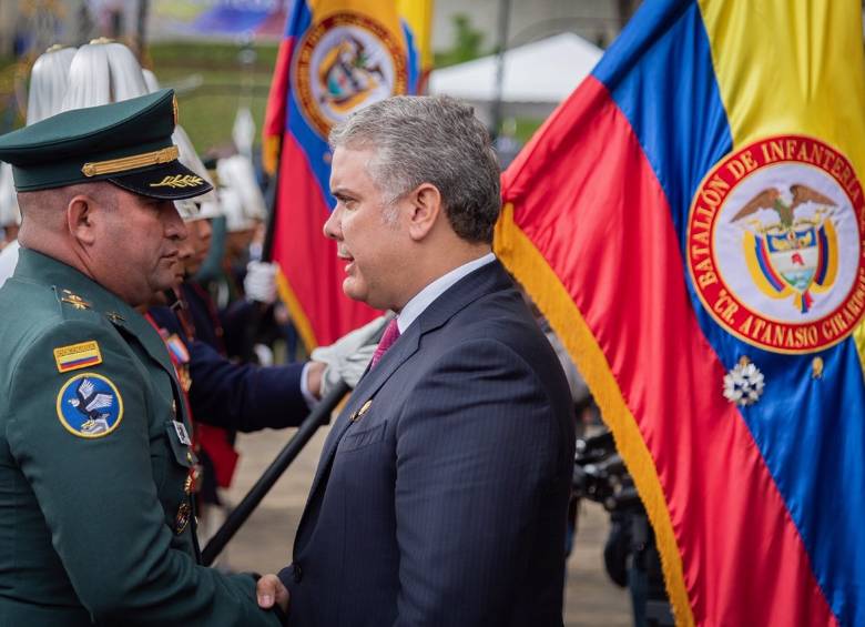 El presidente Iván Duque condecoró a los miembros de la Cúpula militar. FOTO Presidencia