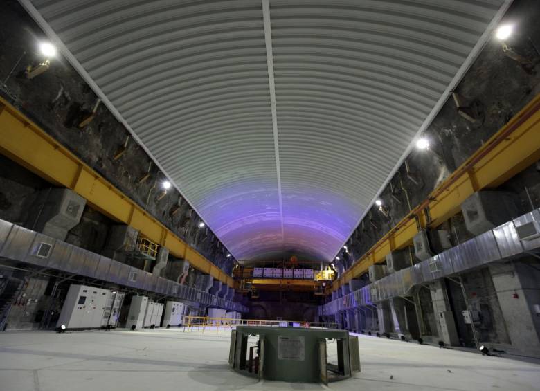 La central Hidrosogamoso, inaugurada ayer, tiene la casa de máquinas más grande de este tipo de obras en el país, con una altura equivalente a un edificio de ocho pisos. FOTOS MANUEL SALDARRIAGA