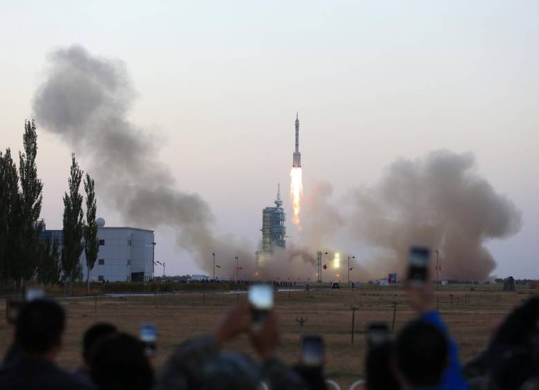 China lanza la misión tripulada más larga de su historia