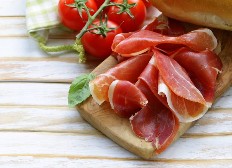 Los jamones ibérico y serrano hacen parte de la cultura gastronómica mediterránea y son ideales para una picada entre amigos. Foto: Shutterstock
