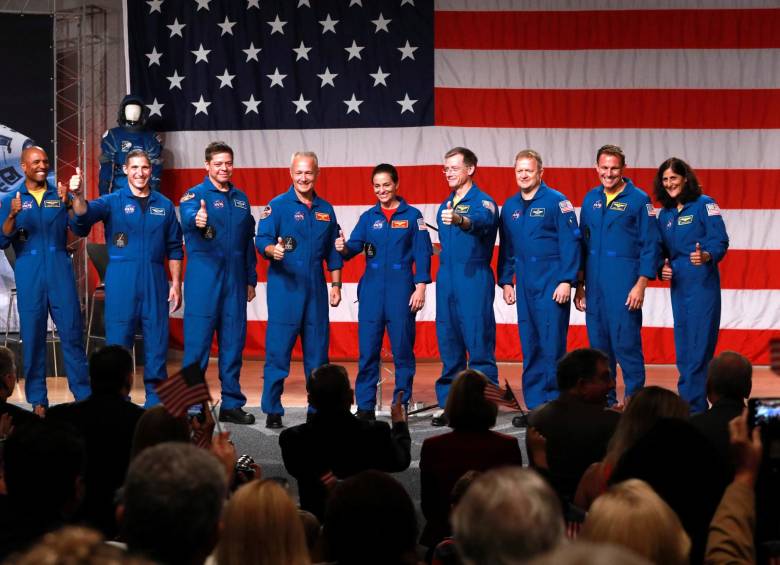 Los astronautas asignados a la tripulación de las primeras pruebas de vuelo y misiones del Boeing CST-100 Starliner y SpaceX Crew Dragon. FOTO: Reuters