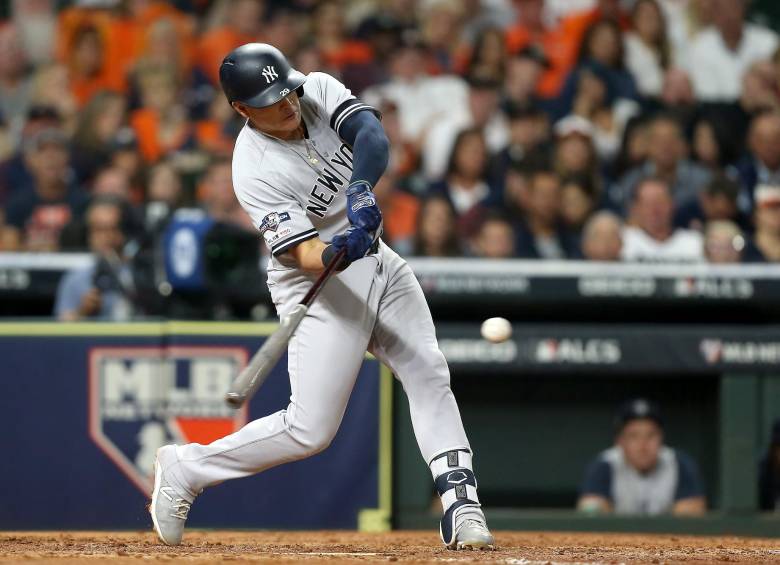Urshela durante su bateo en el partido con los Yankees. FOTO AFP