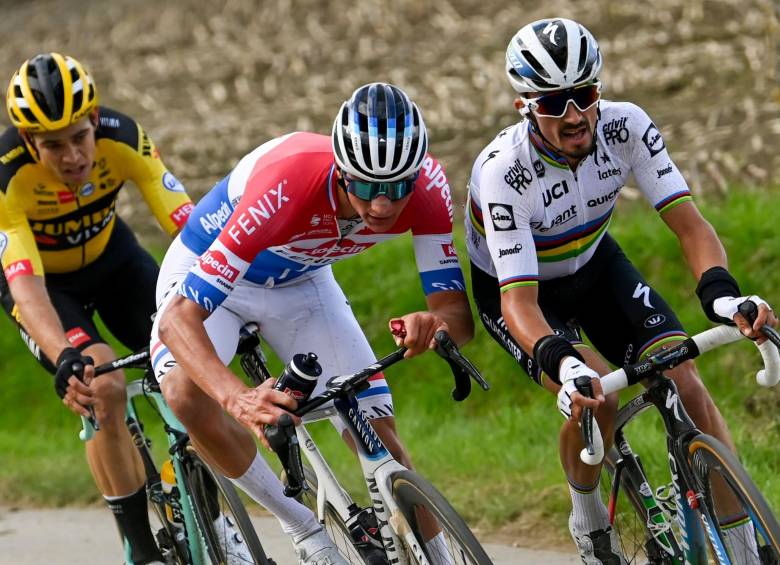 En Flandes, Julian Alaphilippe, campeón mundial de ruta, disputaba su última carrera de la temporada. FOTO AFP