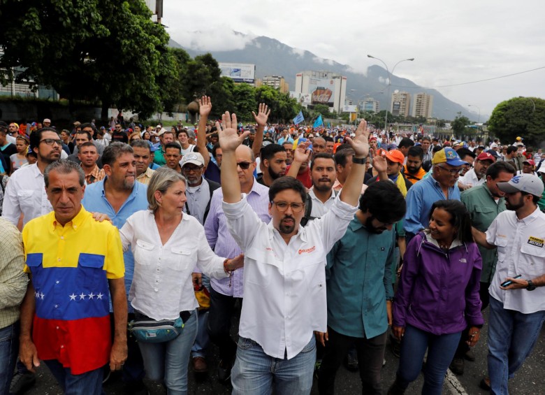 Opositores venezolanos se manifestaron en contra del Gobierno después de las elecciones regionales, sobre las cuales denunciaron fraude. No saben cómo llegar a las municipales. FOTO Reuters