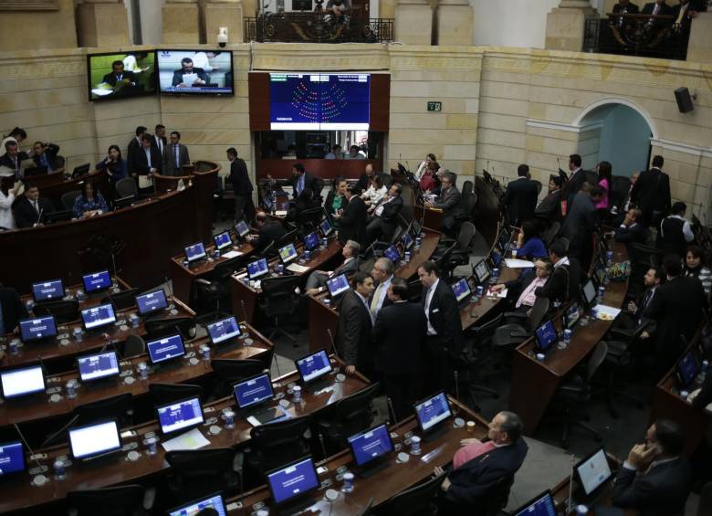 El Senado discutió en la tarde de ayer el acto legislativo que dará vida a la Jurisdicción Especial para la Paz, pero por falta de ambiente y quorum la votación fue aplazada. FOTO Archivo Colprensa