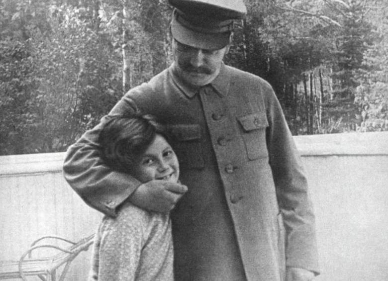 La relación de Svetlana con su padre era cercana durante toda su niñez, pero todo cambió cuando empezó a tener uso de razón y vio a su familia materna deportada a los gulag. FOTO cortesía