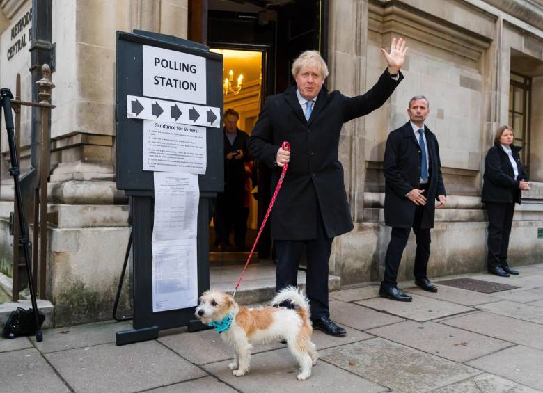 El primer ministro británico, el conservador Boris Johnson, depositó este jueves sobre las 8.15 GMT su voto en el distrito de Westminster (centro de Londres), en las elecciones generales anticipadas que se celebran en el Reino Unido. Foto: EFE