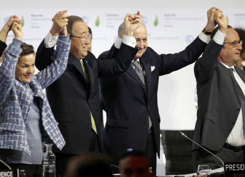 Christiana Figueres, Ban Ki-moon, Laurent Fabius, y Francois Hollande celebraron el acuerdo que alcanzó la COP21.