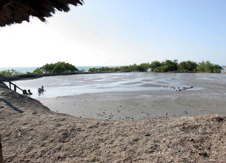 El volcán de lodo de Arboletes es uno de los destinos predilectos de los turistas en la zona del Urabá antioqueño. FOTO ARCHIVO. 