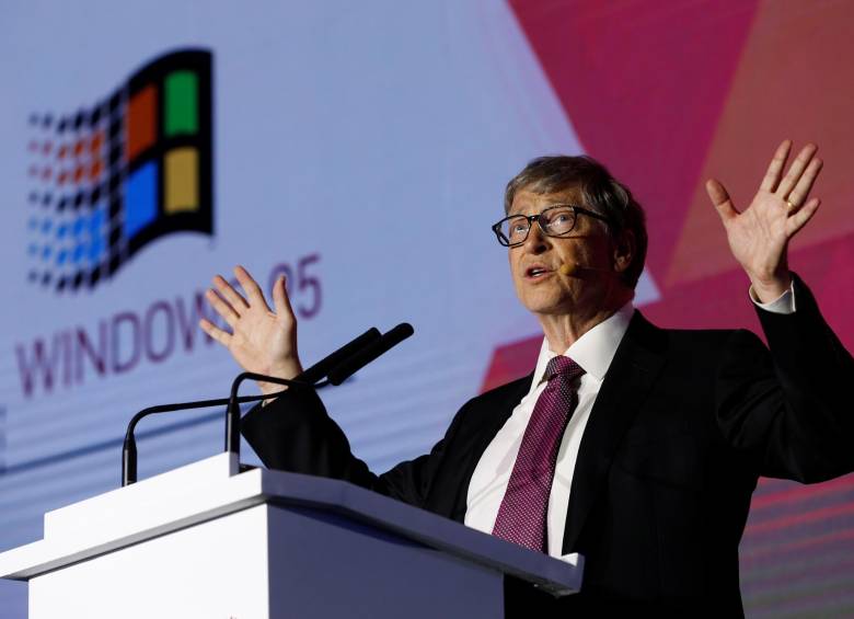 Con su empresa, Bill Gates, puso a sufrir a Apple durante la jornada de ayer en Wall Street. FOTO Reuters