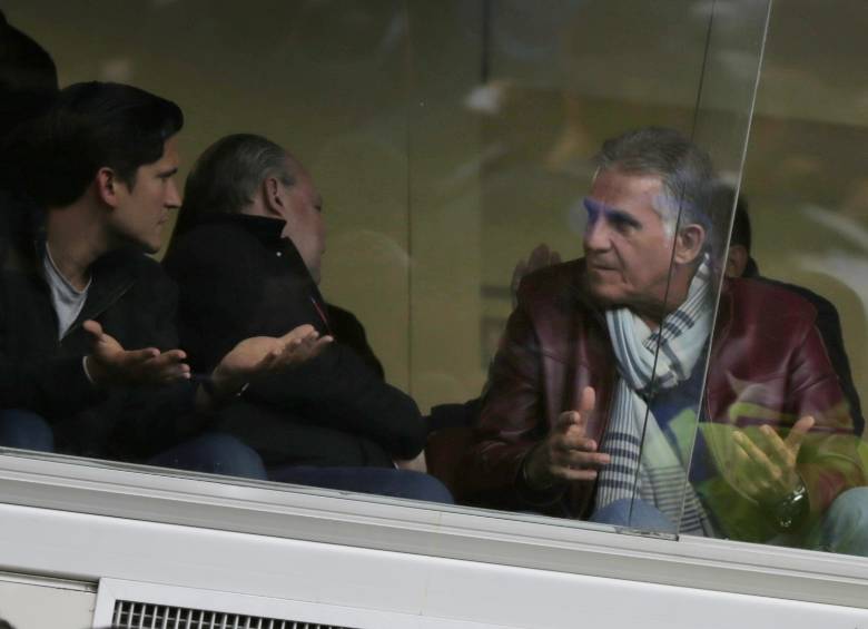 El entrenador estuvo en uno de los palcos de El Campín y observó el clásico entre Millonarios y Nacional que terminó igualado 1-1. FOTO colprensa