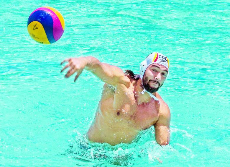 Luchan en el agua para fortalecer la nueva casta