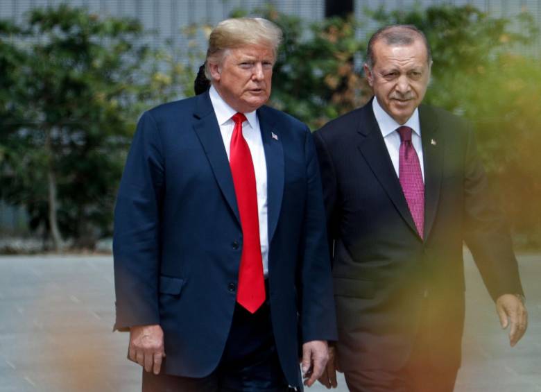 Encuentro de Donald Trump con su homólogo turco Recep Tayyip Erdoğan en un encuentro en julio de 2018. FOTO: AFP
