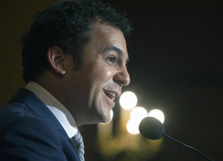 El actor dio un pequeño discurso sobre lo que significó la serie para la televisión norteamericana e internacional. FOTO AP