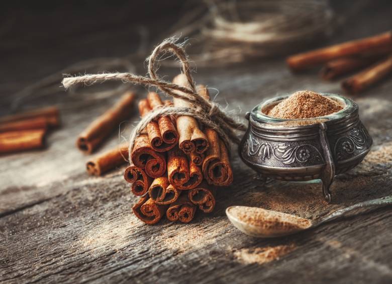 La canela Ceilán es la preferida para acompañar bebidas calientes. Foto: Shutterstock