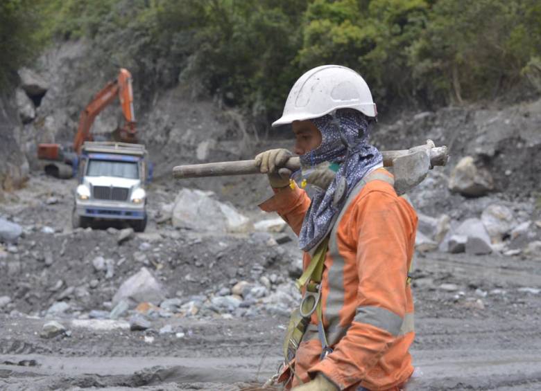 Operarios en la vía Bogotá-Villavicencio. Foto: Cortesía ANI