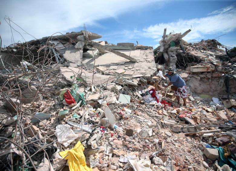 En Jojutla, Morelos, se concentró la mayor cantidad de daños por el terremoto del 19 de septiembre. Liliana Gutiérrez prestó su inmobiliaria para que médicos voluntarios atendieran. FOTO reuters 
