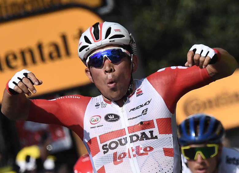 El australiano Caleb Ewan celebra su segunda victoria de etapa en el Tour de Francia. FOTO AFP