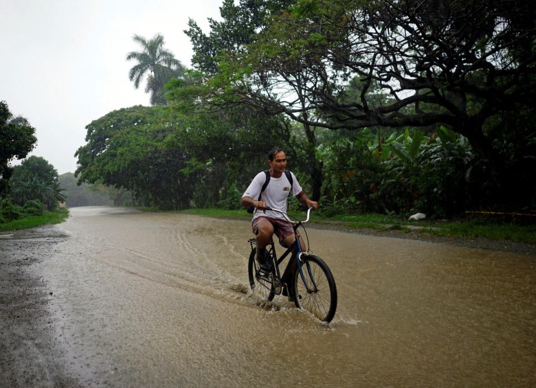 A su paso por Bahía Honda, en la costa occidental de Cuba, el huracán Alberto produjo fuertes lluvias el sábado. Foto Reuters