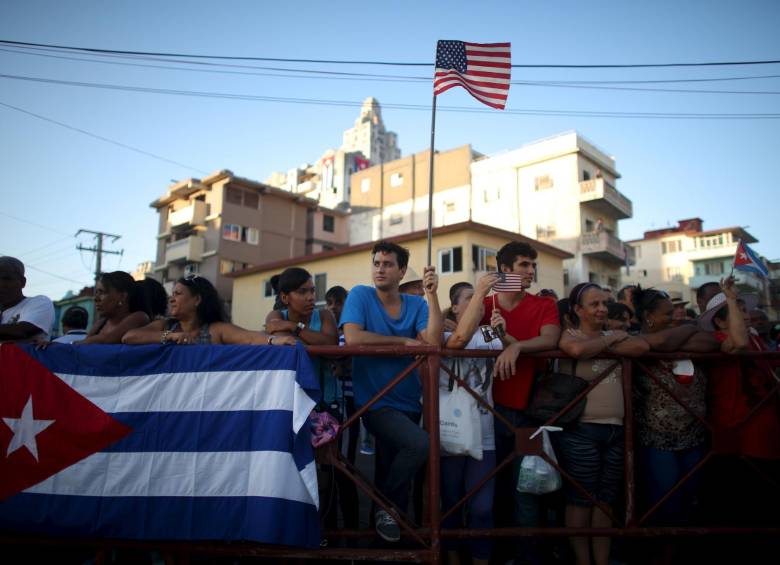 Estados Unidos izó este viernes su bandera de rayas y estrellas durante la reapertura de su embajada en La Habana, en un nuevo paso de reconciliación. FOTO AP