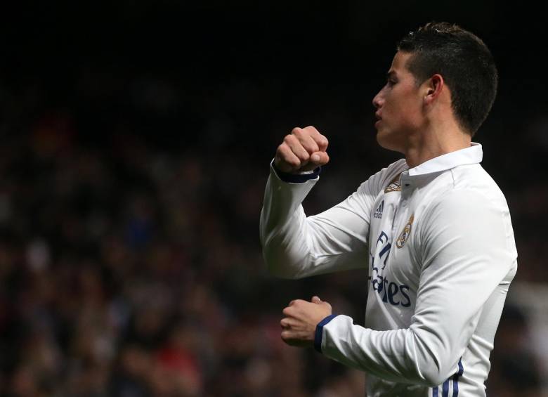 Aplaudido y aclamado. Así terminó James Rodríguez su partido de ayer ante el Sevilla, en el cual anotó dos veces. FOTO reuters