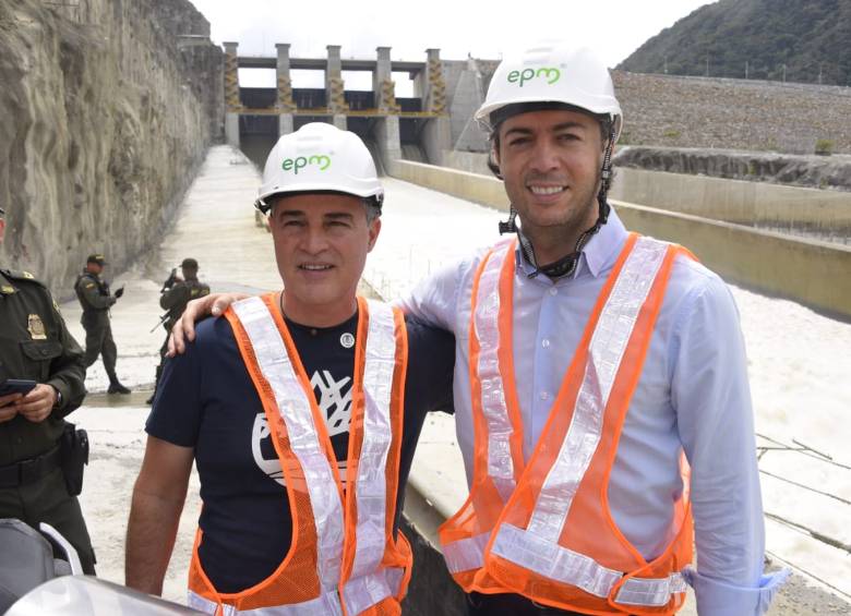 Aníbal Gaviria y Daniel Quintero en su visita al proyecto Hidroituango. FOTO: CORTESÍA