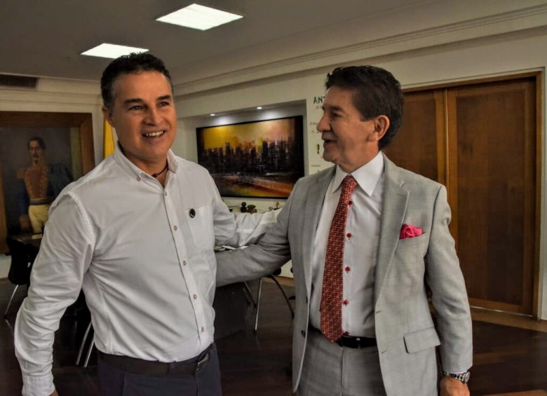 Gaviria (izquierda) se reunió con Pérez en el despacho de este último en la Alpujarra. FOTO: CORTESÍA