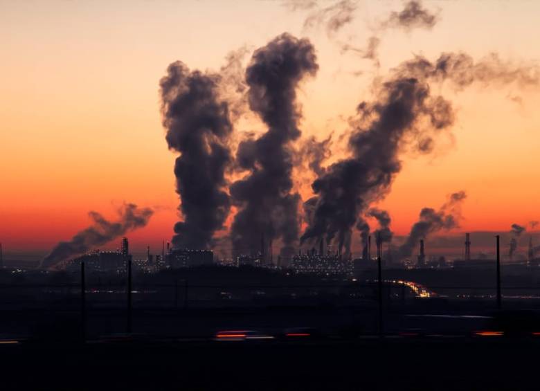 El estudio reafirma el posible vínculo entre contaminación del aire por material fino y la demencia, en particular para personas con cierta predisposición genética. FOTO pexels