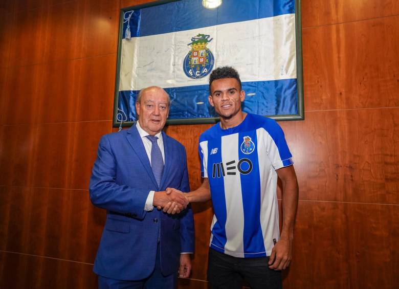 El colombiano firmó un contrato que lo liga al Porto las próximas cinco temporadas, hasta 2024. FOTO CORTESÍA PORTO