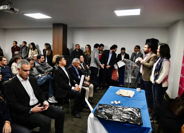 En febrero del próximo año se entregarán las resoluciones finales de este proceso de puja, según el MinTIC. FOTO cortesía mintic.
