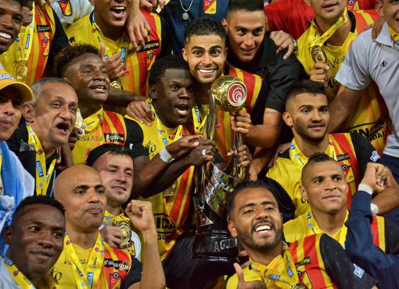 Momento de la celebración de los jugadores del Pereira. Foto Colprensa
