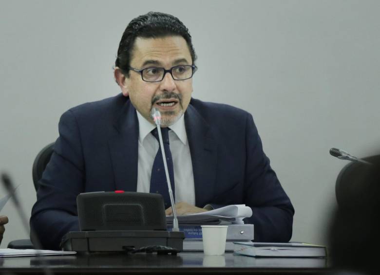 El alto Comisionado para la Paz, Miguel Ceballos, agradeció durante la sesión el trabajo realizado por los miembros salientes del Comité Nacional de Paz. Foto: Colprensa. 