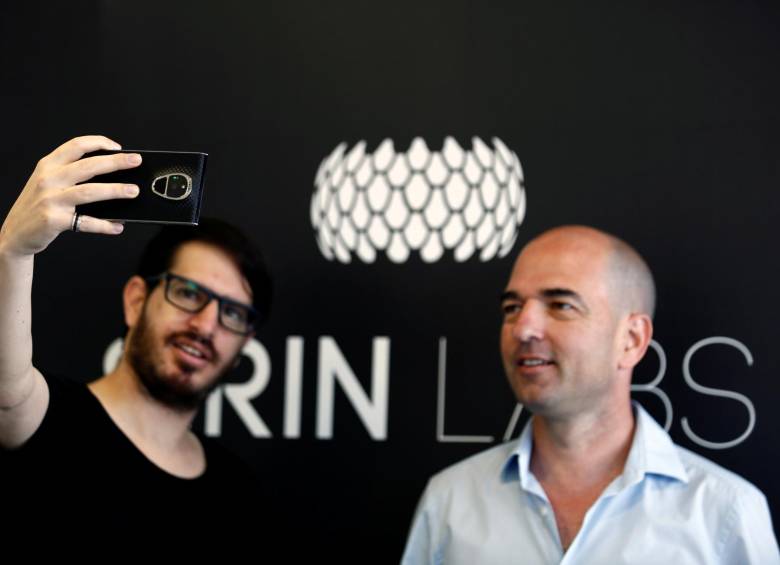 Tal Cohen y Moshe Hogeg co-fundadores de Sirin y fabricantes de Solarin. FOTOs Reuters