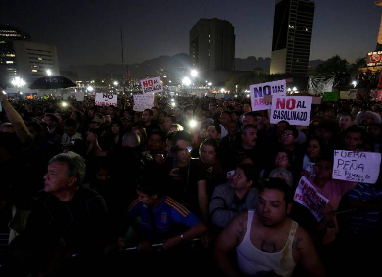 Las protestas han dejado 430 detenidos por su presunta participación en actos bandálicos. FOTO Reuters
