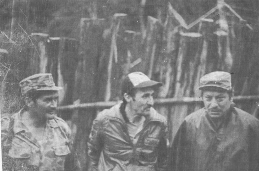 Las Farc convirtieron a su comandante “Manuel Marulanda” (izq), como estandarte de la organización.