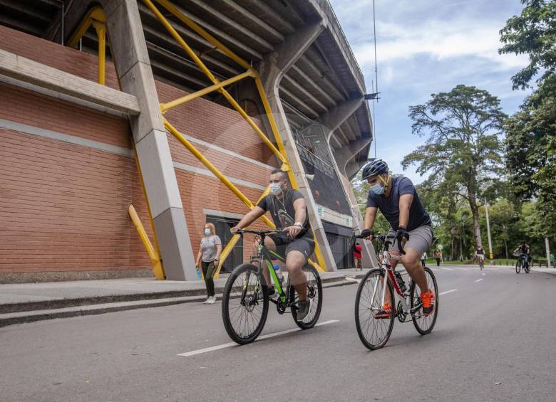 El circuito interno en la unidad deportiva Atanasio Girardot fue el lugar elegido por algunos para realizar un poco de actividad física. FOTOS Carlos Velásquez