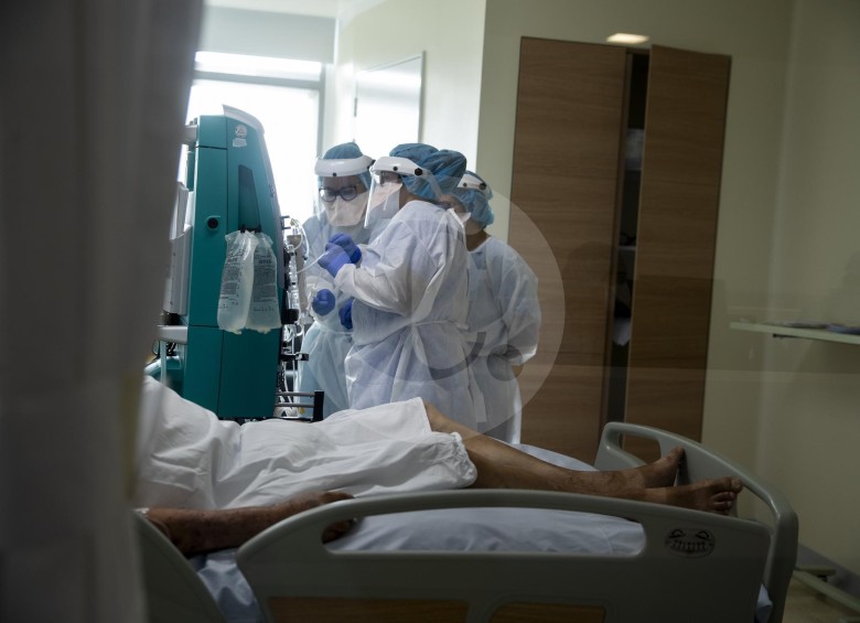 La primera muerte por coronavirus en Colombia fue confirmada el 16 de marzo pasado, 10 días después de que se detectó el primer contagio en el país. FOTO Esteban Vanegas